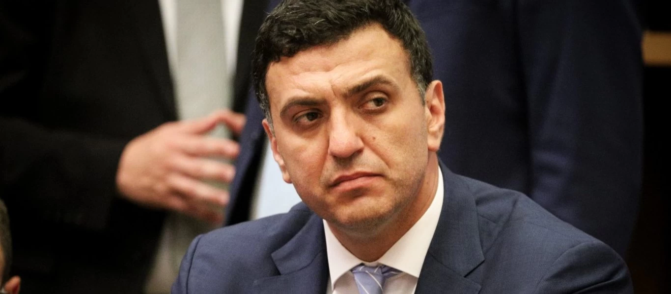 Το ακούσαμε κι αυτό - Β.Κικίλιας: «Το εμβολιαστικό κέντρο μυρίζει Ελλάδα»!